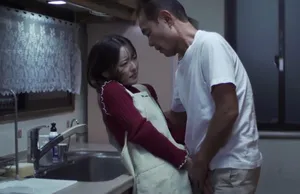 ông xã đi làm vợ ở nhà bị gã chủ tịch khu phố đến nhà cưỡng bức