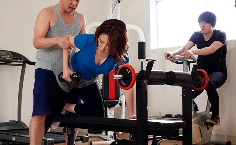 ông xã phát hiện bà xã "đi ngoài" với huấn luyện viên thể hình